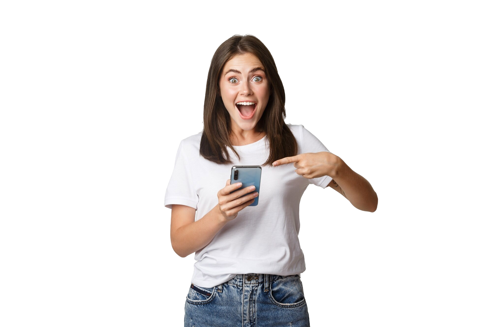 Mulher sorrindo e segurando smartphone